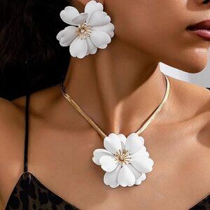 Flowers Earrings and Necklace Set